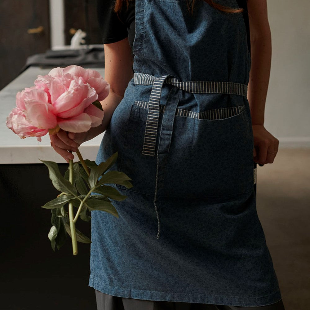 Laura Ashley Apron Blue Wild Clematis 78x85cm