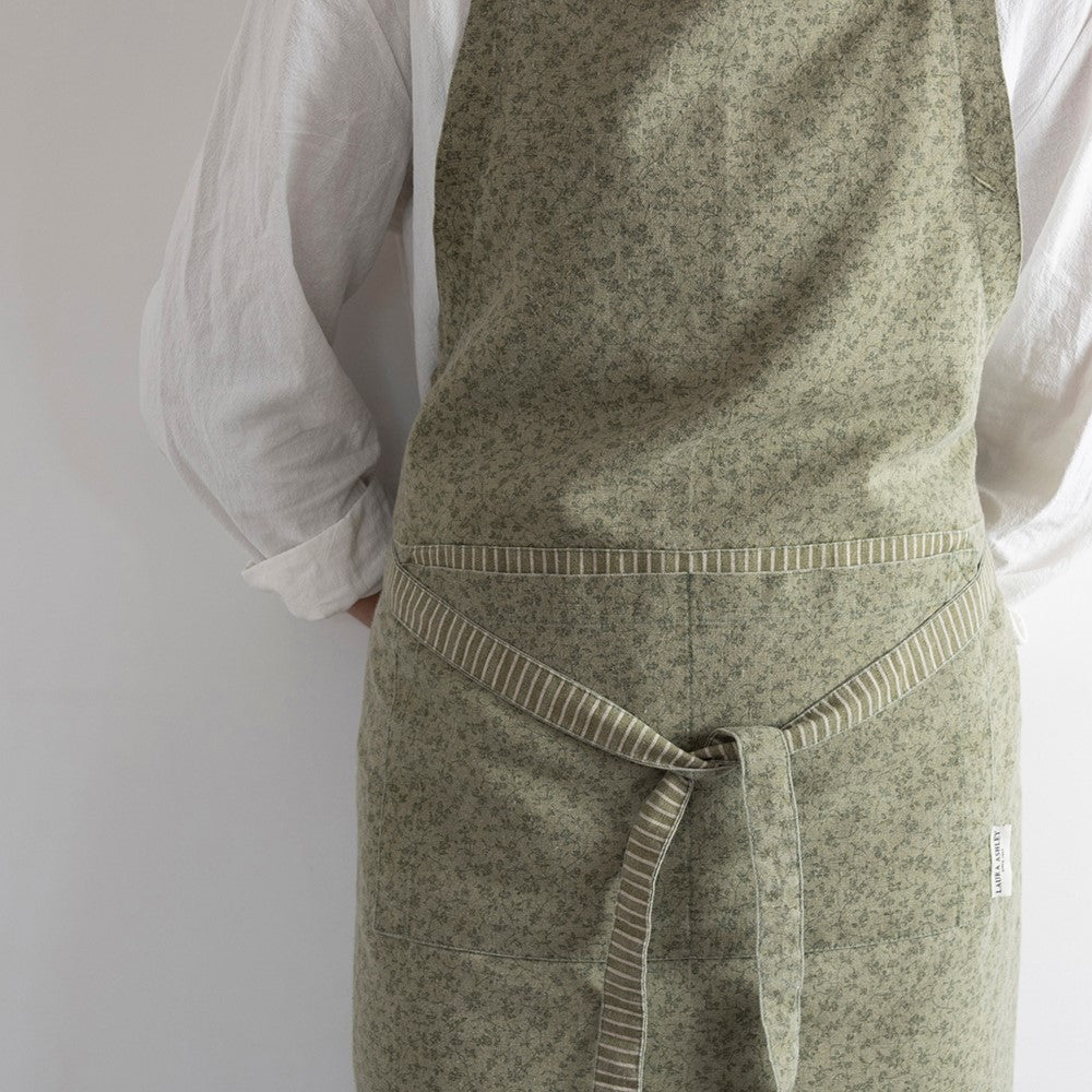 Laura Ashley Apron Sage green Wild Clematis 78x85cm